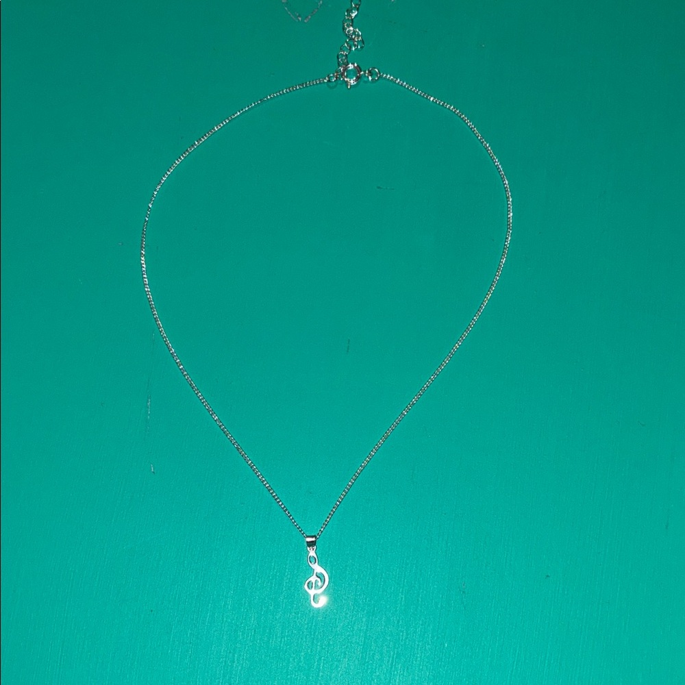 Elegant Silver Necklace with Pendant